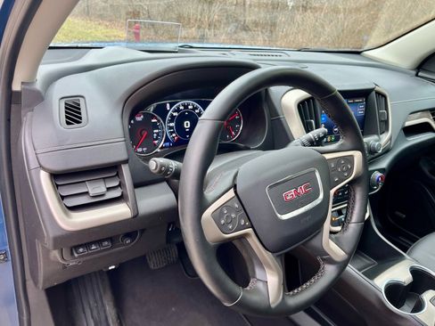 Used 2024 GMC Terrain Denali w/ Denali Premium Package image 10