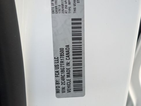 Used 2026 Chrysler Pacifica Select FWD image 40