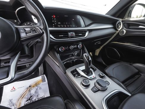 Used 2023 Alfa Romeo Stelvio Veloce image 28