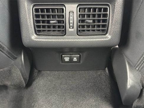 Used 2025 Toyota Camry SE image 35