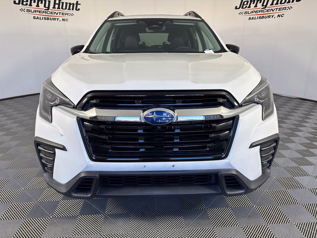 Used 2024 Subaru Ascent Limited w/ Technology Package AWD/4WD image 4