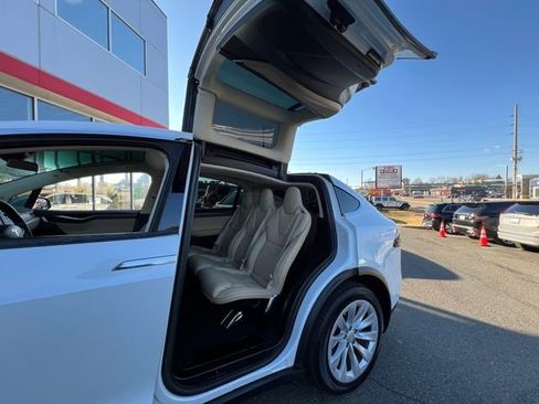 Used 2016 Tesla Model X 90D image 31