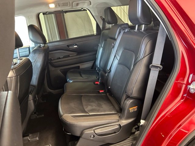 Used 2024 Nissan Pathfinder SL AWD/4WD image 16