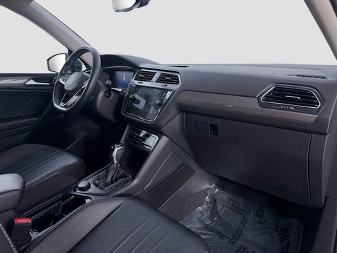 Used 2022 Volkswagen Tiguan SE w/ Panoramic Sunroof Package image 35
