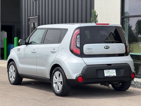 Used 2016 Kia Soul FWD image 3