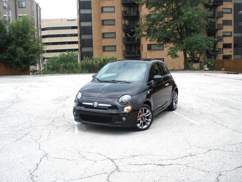 Used 2017 FIAT 500 Pop w/ Sport Appearance Package FWD image 18