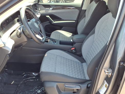 Certified 2025 Volkswagen Tiguan S FWD image 18