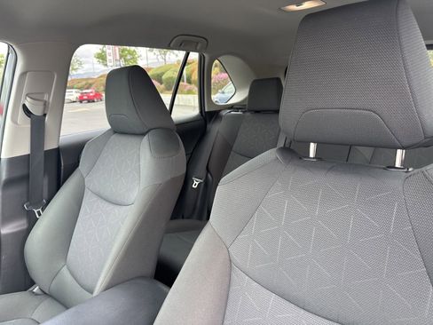 Used 2025 Toyota RAV4 XLE FWD image 11