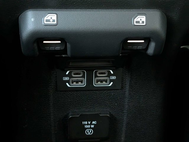 Used 2023 Jeep Wrangler Unlimited Sahara AWD/4WD image 15