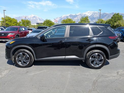 Used 2025 Nissan Rogue SV AWD/4WD image 9