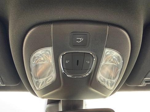 Used 2023 Jeep Compass Latitude w/ Convenience Group AWD/4WD image 17