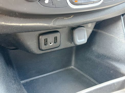 Used 2019 Chevrolet Traverse LT image 25