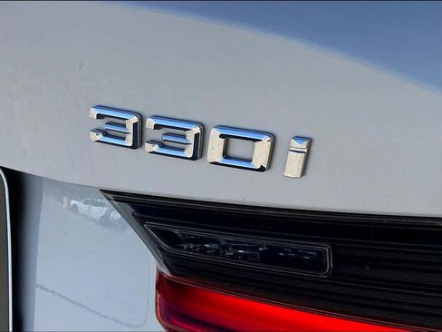 Used 2021 BMW 330i Sedan w/ Driving Assistance Package image 29