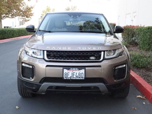 Used 2018 Land Rover Range Rover Evoque SE Premium image 3