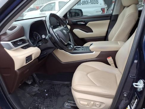 Used 2020 Toyota Highlander XLE image 10