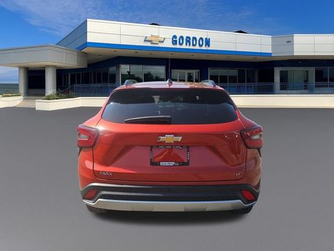 Used 2024 Chevrolet Trax LT w/ Driver Confidence Package FWD image 4