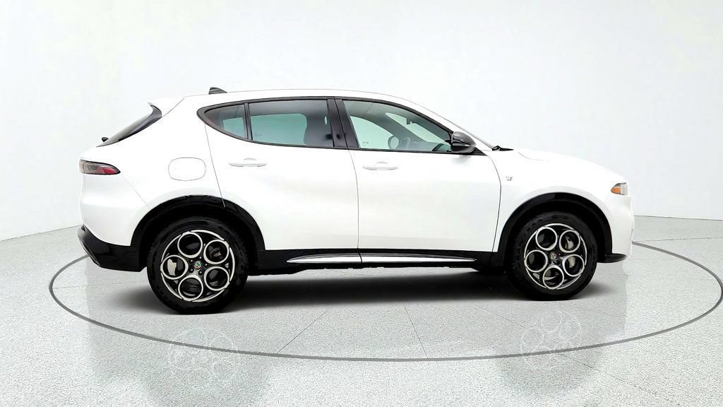 Used 2024 Alfa Romeo Tonale Ti AWD/4WD image 4
