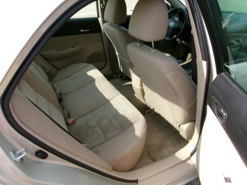 Used 2005 MAZDA MAZDA6 i FWD image 8