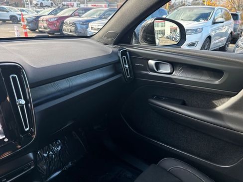 Used 2023 Volvo C40 P8 Recharge Ultimate w/ Protection Package Premier image 31