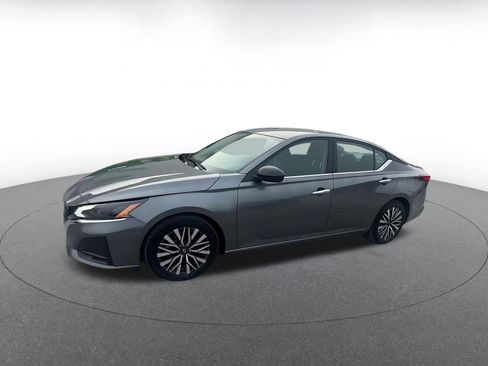 Used 2025 Nissan Altima 2.5 SV image 8