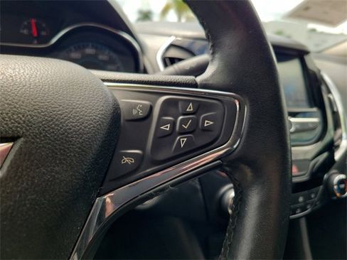 Used 2017 Chevrolet Cruze Premier image 21