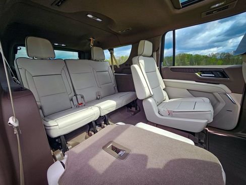 New 2026 GMC Yukon XL Denali w/ Denali Reserve Package AWD/4WD image 46
