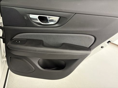 Used 2019 Volvo S60 T5 R-Design image 37