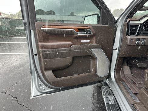 Used 2023 GMC Sierra 1500 Denali w/ Technology Package AWD/4WD image 10