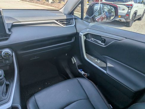 Used 2025 Toyota RAV4 XLE w/ Convenience Package FWD image 17