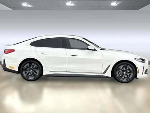 Used 2022 BMW i4 eDrive40 w/ Premium Package image 7