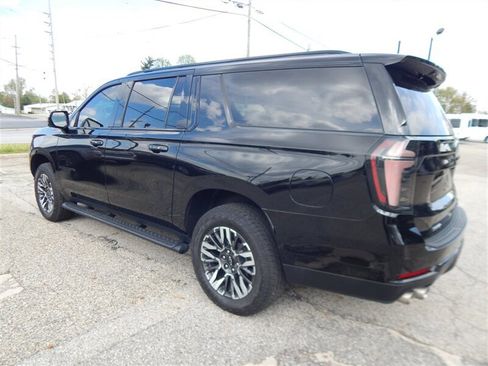 Used 2026 Chevrolet Suburban Z71 w/ Comfort Package AWD/4WD image 2