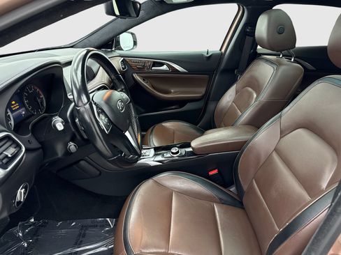 Used 2018 INFINITI QX30 Premium w/ Navigation Package AWD/4WD image 17