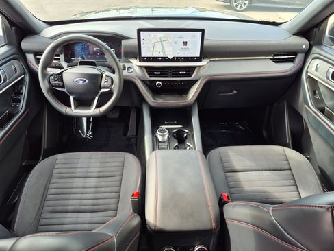 Used 2025 Ford Explorer ST-Line w/ ST-Line Street Pack AWD/4WD image 31