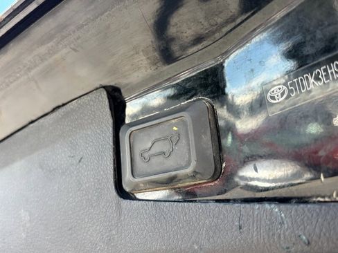 Used 2013 Toyota Highlander Limited image 19