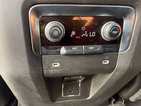 Used 2021 Chevrolet Suburban LS AWD/4WD image 25