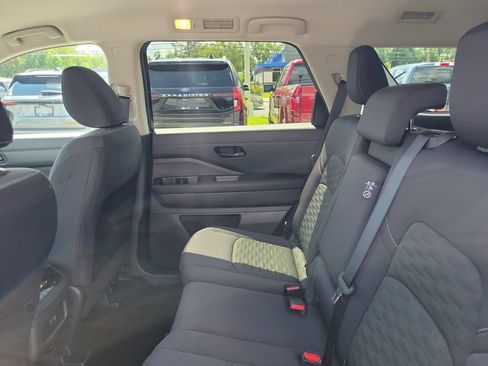 Used 2025 Nissan Pathfinder SV FWD image 15