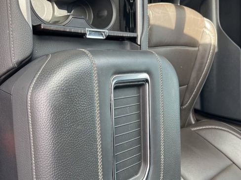 Used 2024 GMC Yukon XL Denali AWD/4WD image 12