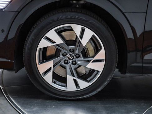 Used 2021 Audi e-tron Premium Plus w/ Premium Plus Package image 12