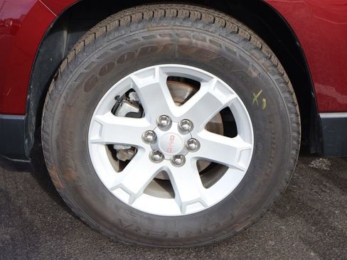 Used 2016 GMC Acadia SLE image 11