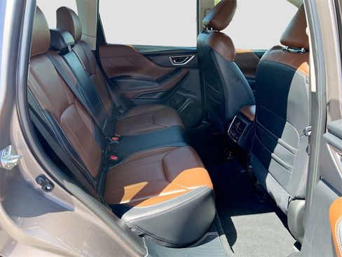 Used 2022 Subaru Forester Touring image 29