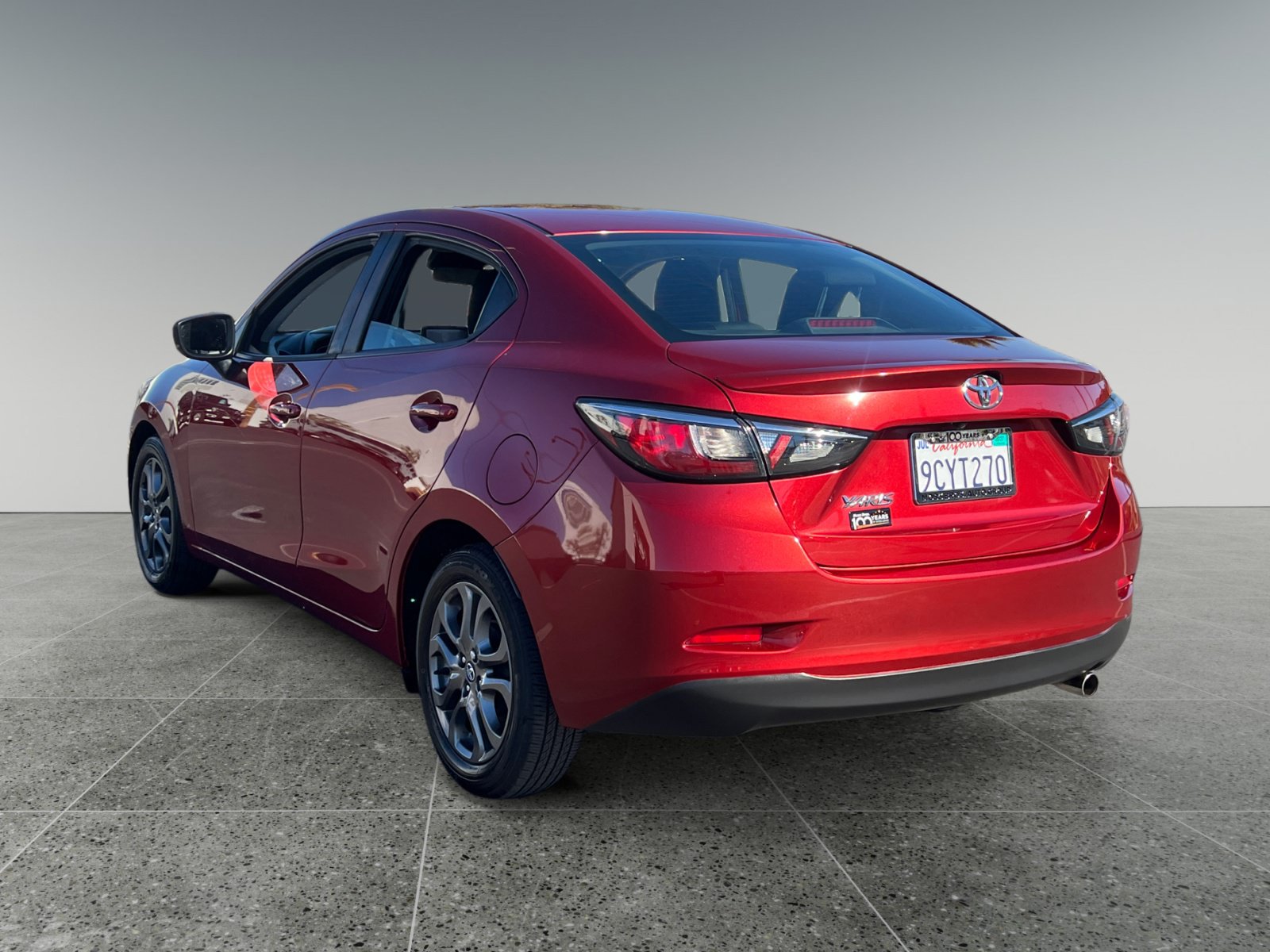 Used 2020 Toyota Yaris L FWD image 3