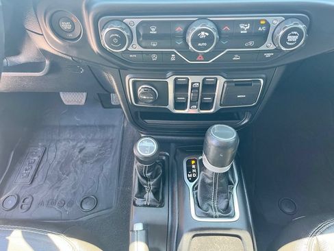 Used 2020 Jeep Gladiator Overland AWD/4WD image 18