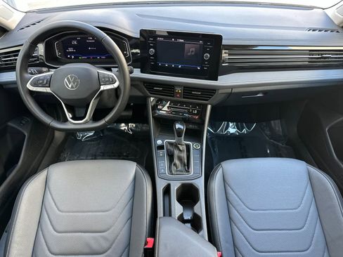 Used 2025 Volkswagen Jetta SEL image 3