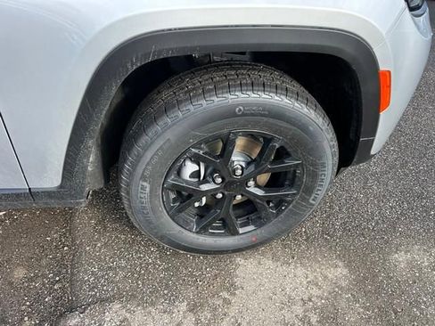 New 2026 Jeep Grand Cherokee Altitude AWD/4WD image 33