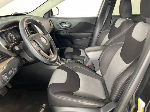Used 2014 Jeep Cherokee Latitude w/ Comfort/Convenience Group AWD/4WD image 2