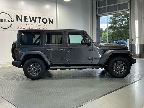 Used 2024 Jeep Wrangler Sport S image 34