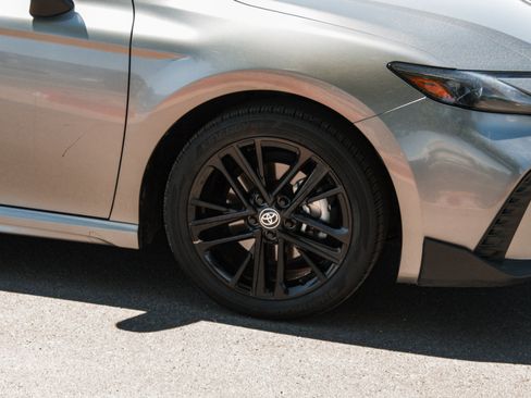 Used 2025 Toyota Camry SE FWD image 4