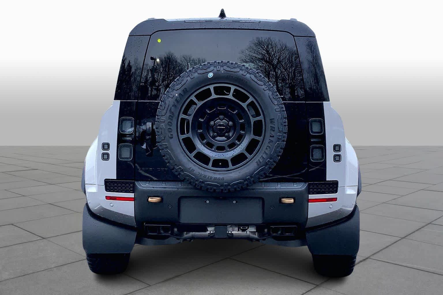 New 2026 Land Rover Defender 110 AWD/4WD image 4