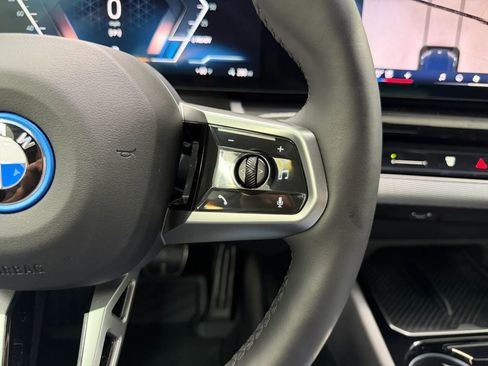 Used 2026 BMW i5 eDrive40 w/ M Sport Package image 36