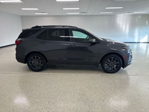 Used 2022 Chevrolet Equinox RS w/ RS Leather Package image 4